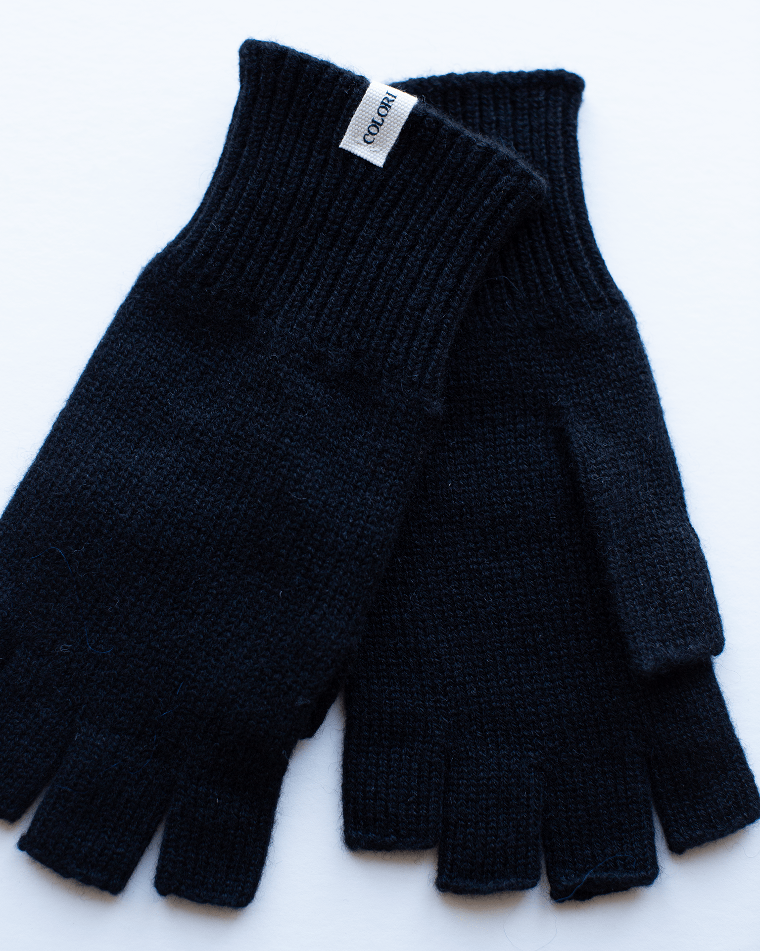 COLORI Fingerless Gloves in Embassy