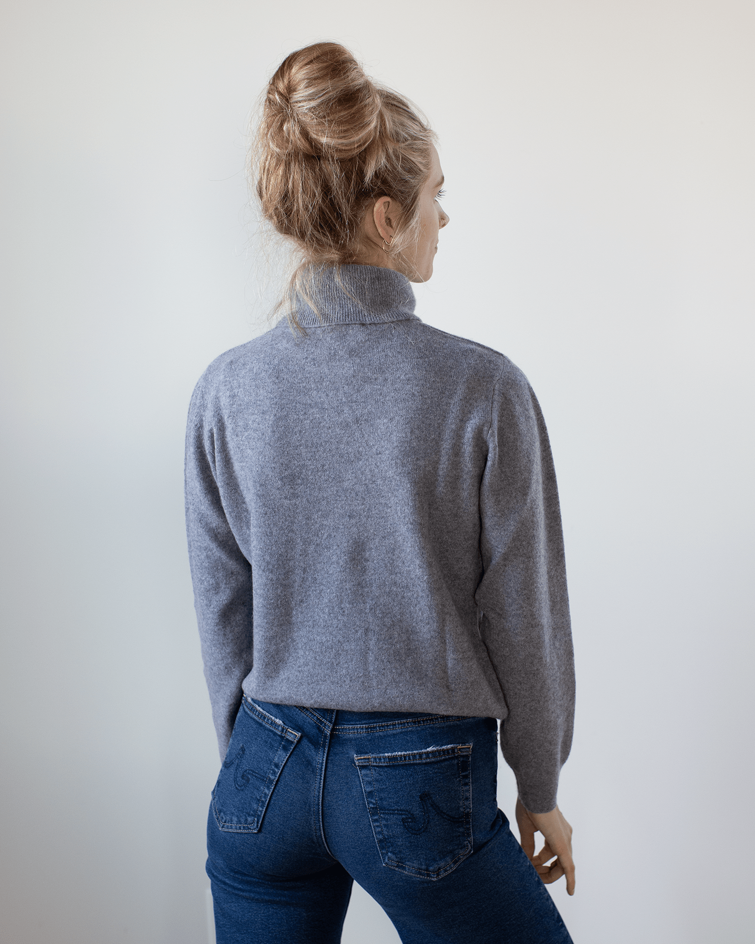 COLORI Light Turtleneck in Kensington