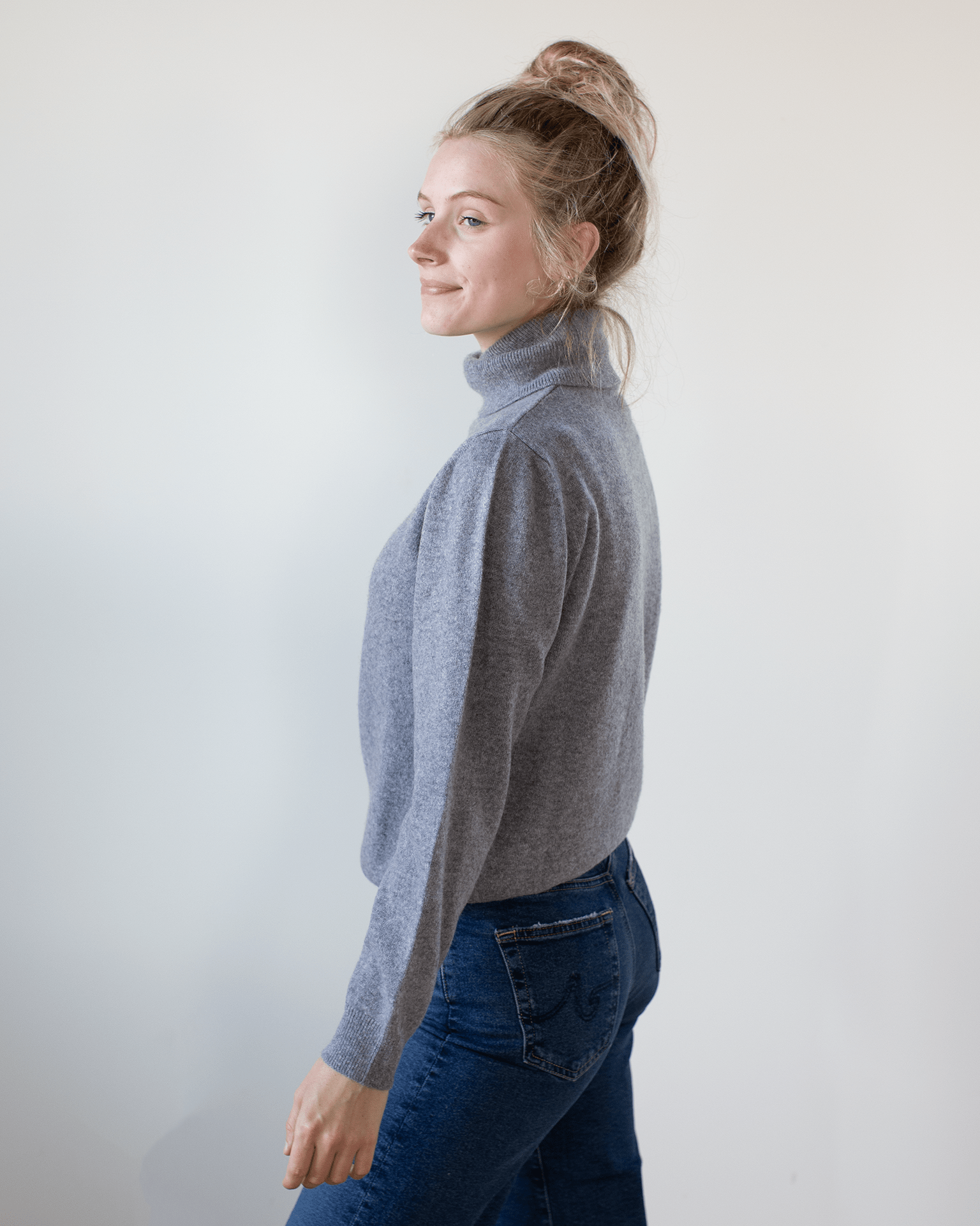 COLORI Light Turtleneck in Kensington