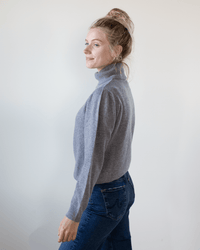 COLORI Light Turtleneck in Kensington