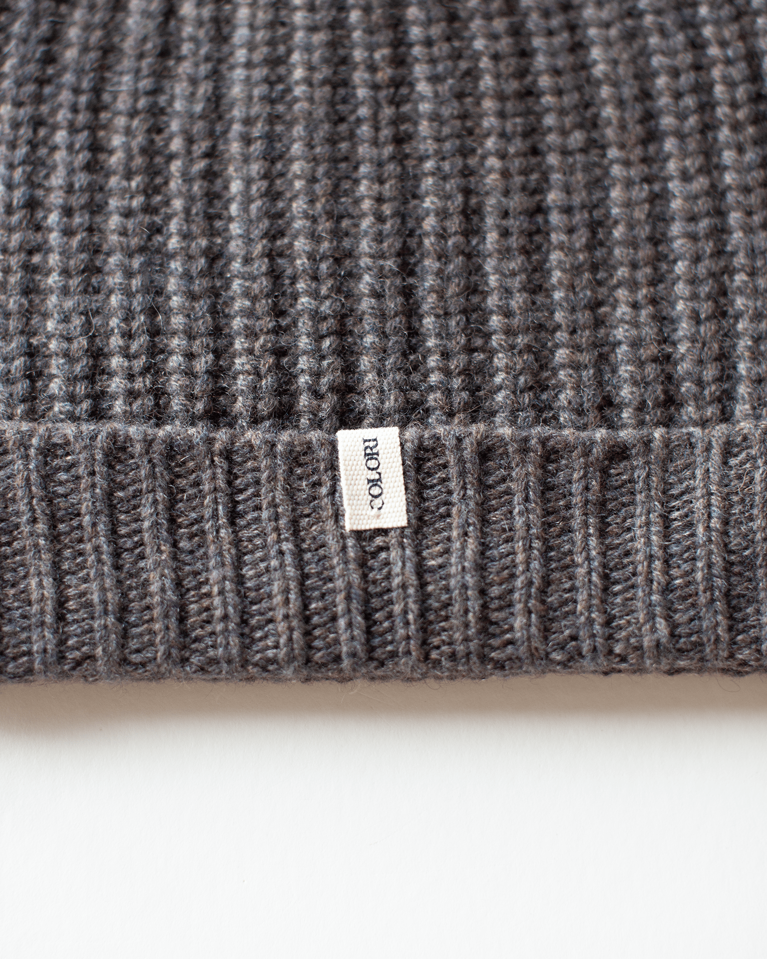 COLORI Ribbed Beanie in Beaver