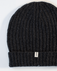 COLORI Ribbed Beanie in Carbon