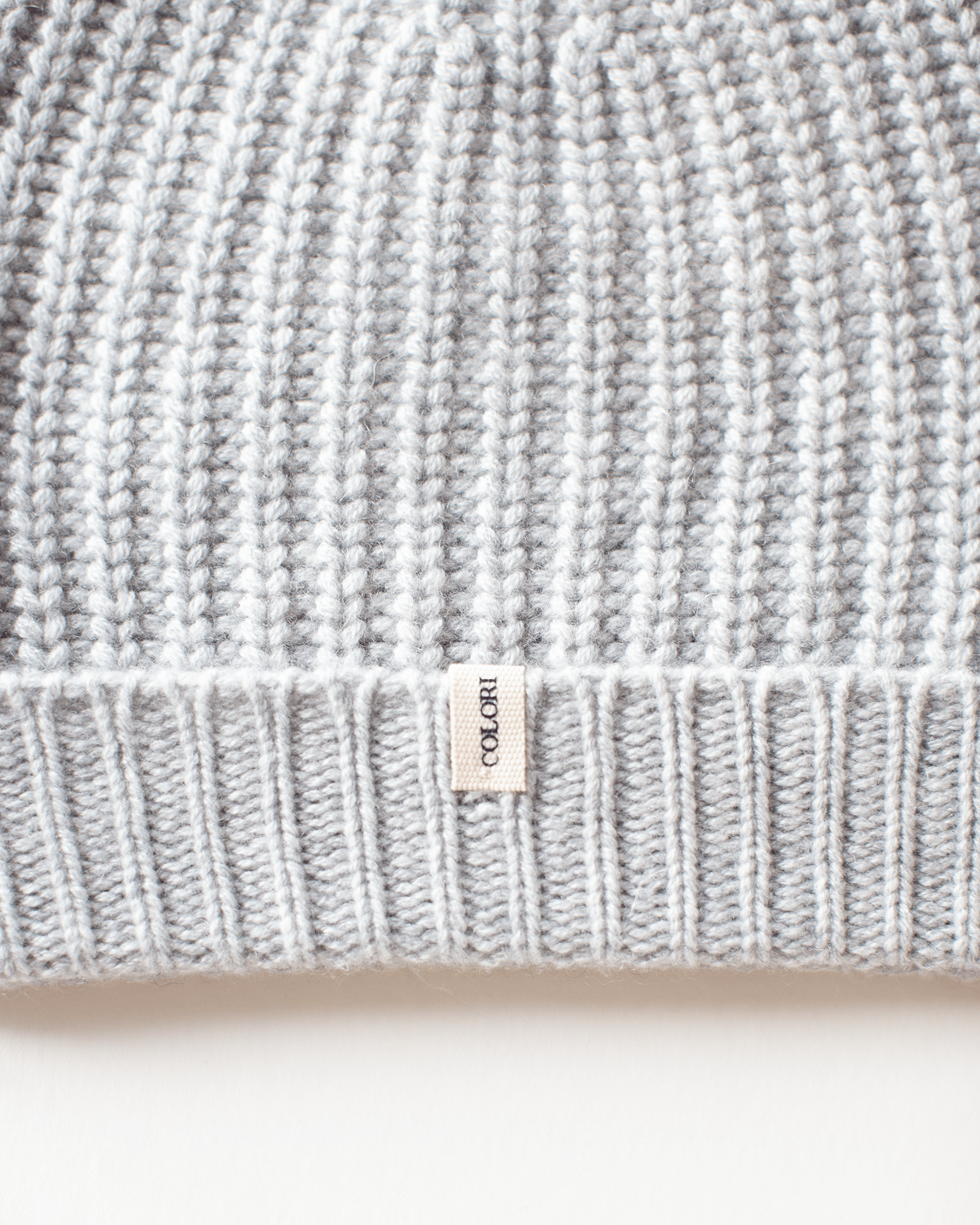 COLORI Ribbed Beanie in Shark