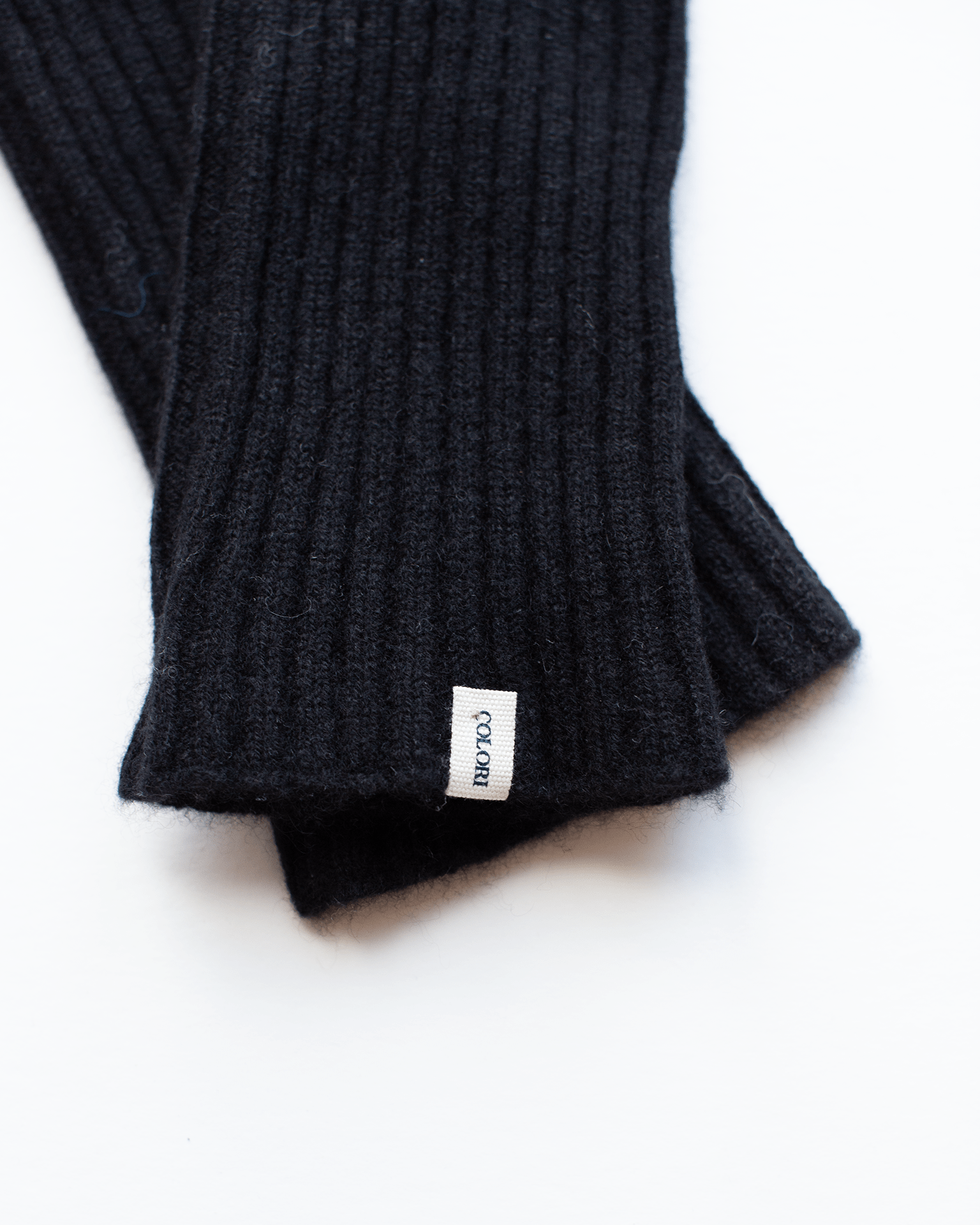 COLORI Wrist Warmer in Embassy