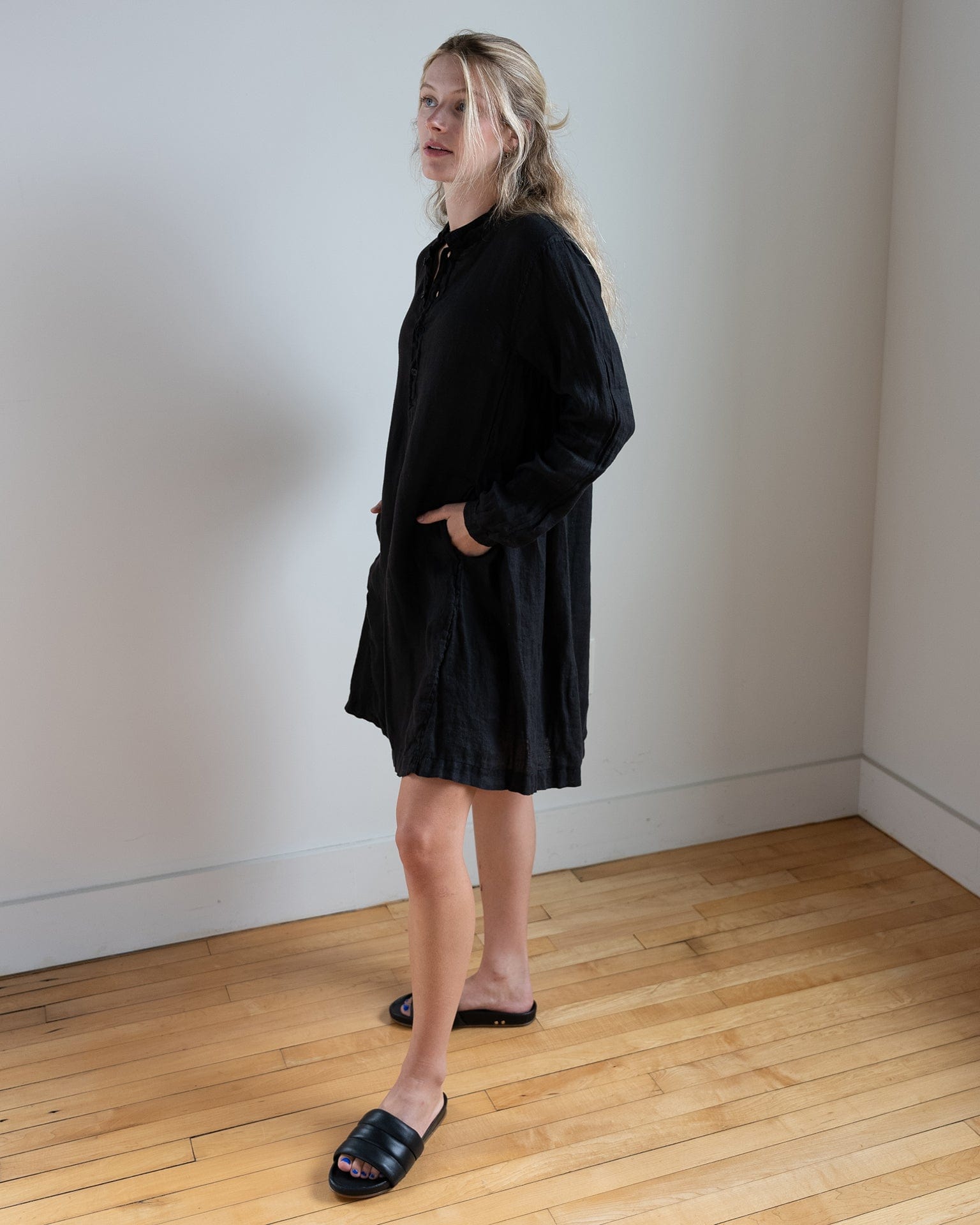 CP Shades Jasmine in Black Linen