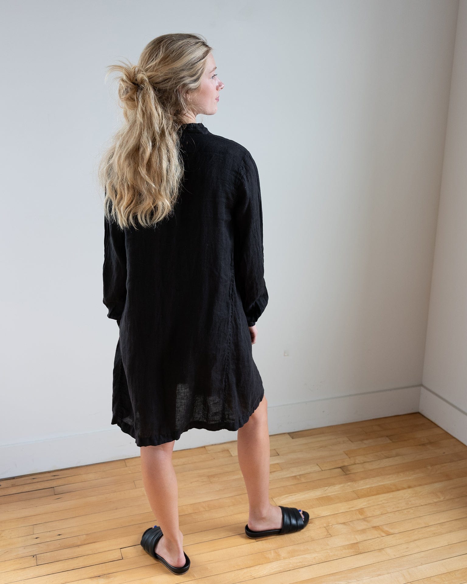 CP Shades Jasmine in Black Linen