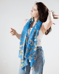 Épice Cttn/Silk Scattered Flowers Scarf in Blue