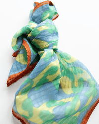 Épice Cttn/Silk Squiggle Bandana in Cornflower