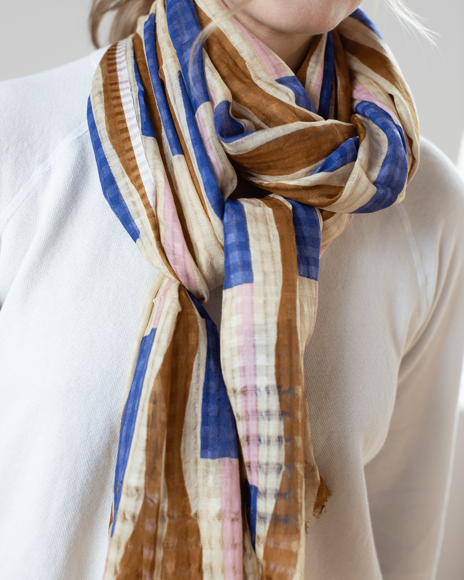 Épice Cttn/Silk Squiggle Scarf in Noccio