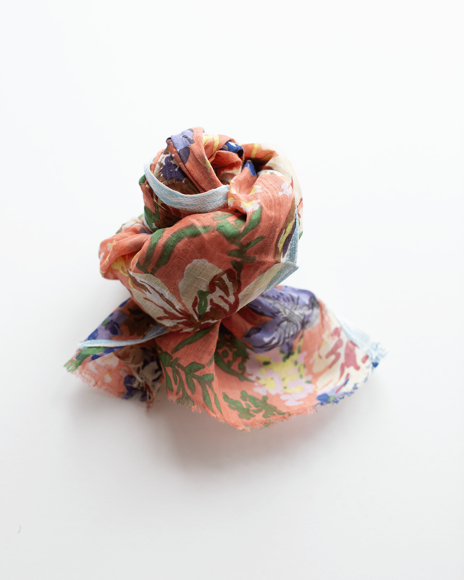 Épice Linen/Cttn Scattered Flowers Scarf in Coral