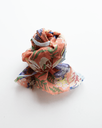 Épice Linen/Cttn Scattered Flowers Scarf in Coral