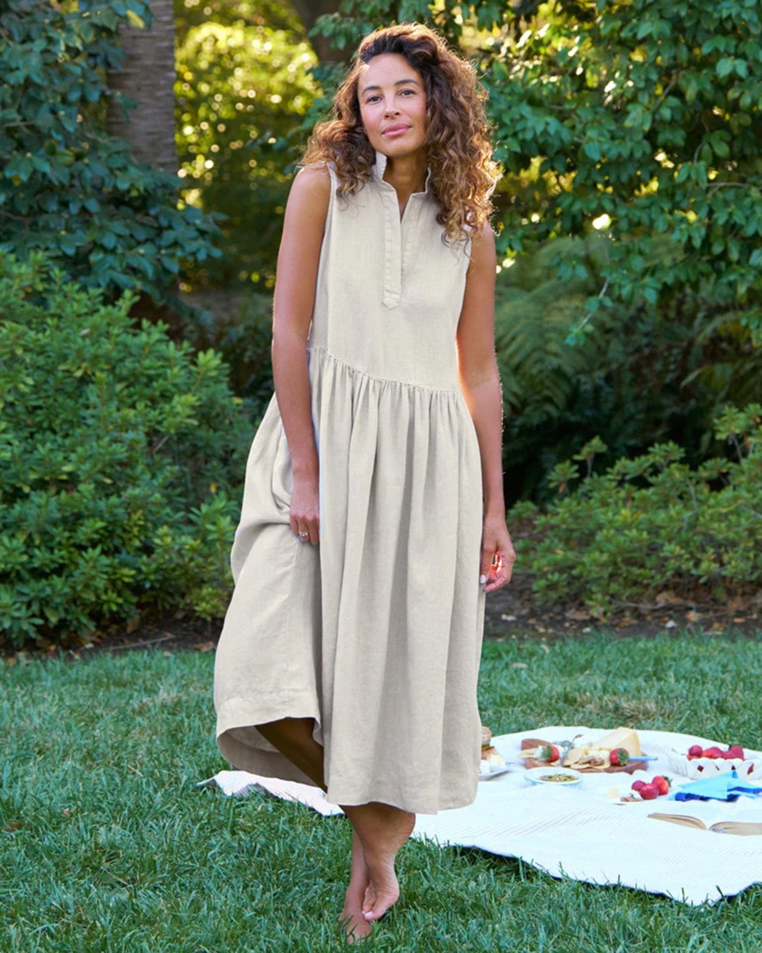 Daphne Popover Sleeveless Shirtdress in Sand Linen