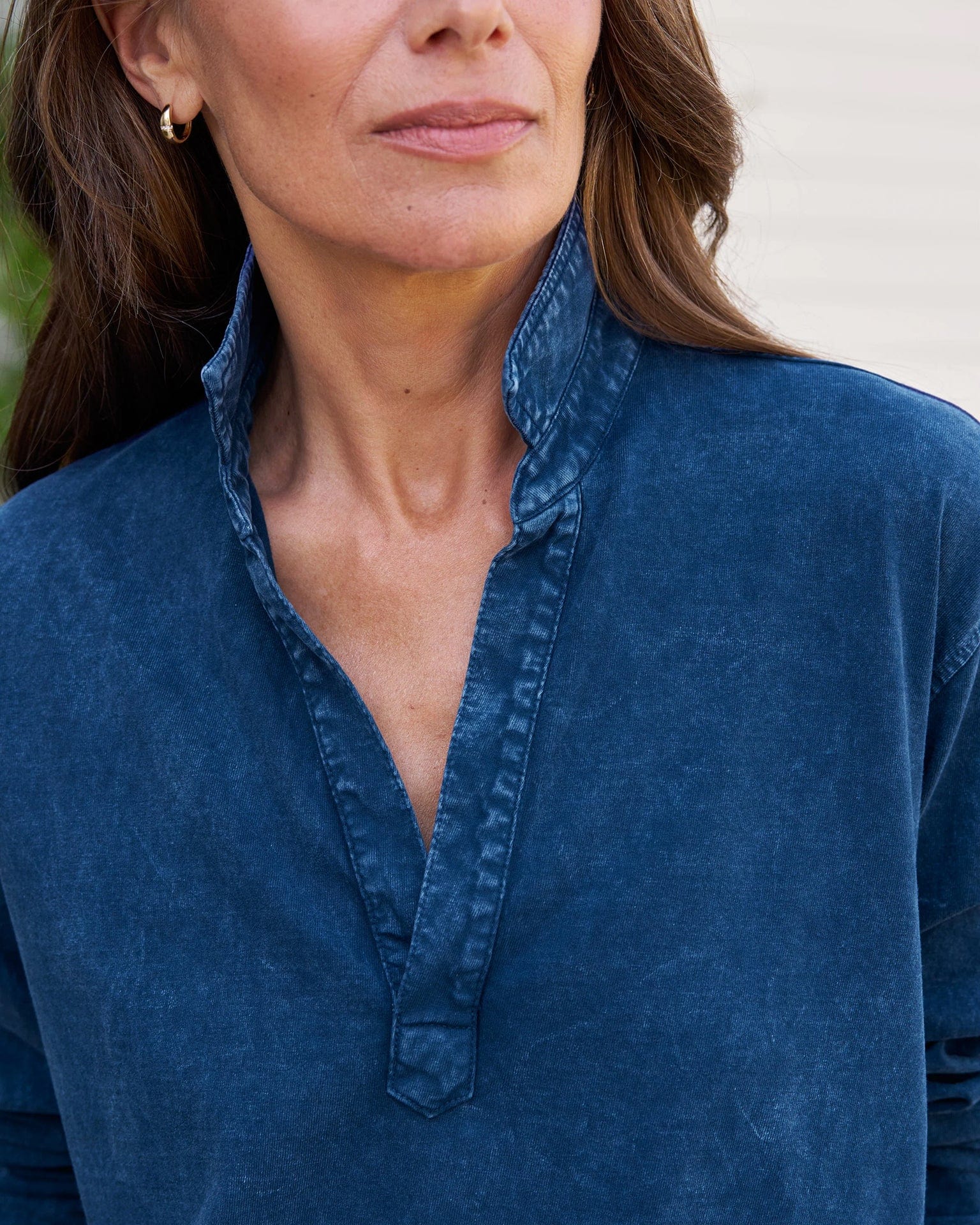 Frank & Eileen Patrick Popover Henley in Indigo Mineral Jersey