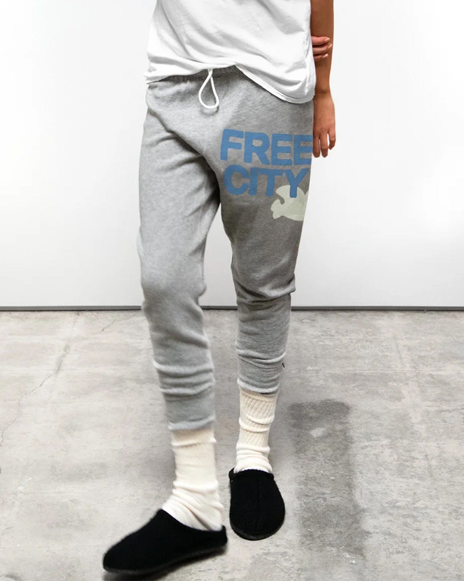 Free City FC Large 3/4 Sweats in Heather Skies