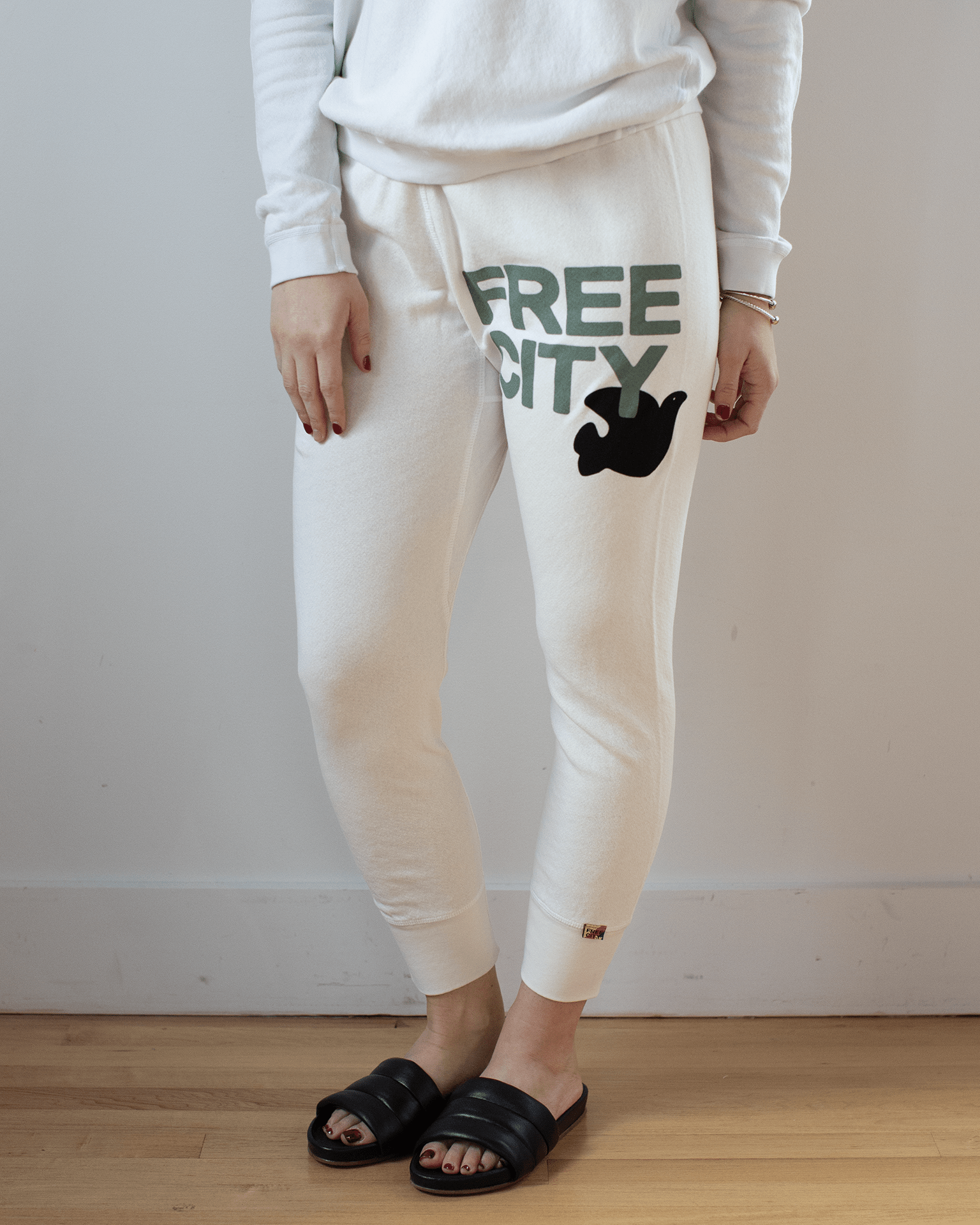 Large 3/4 Sweatpants in Creamy Army