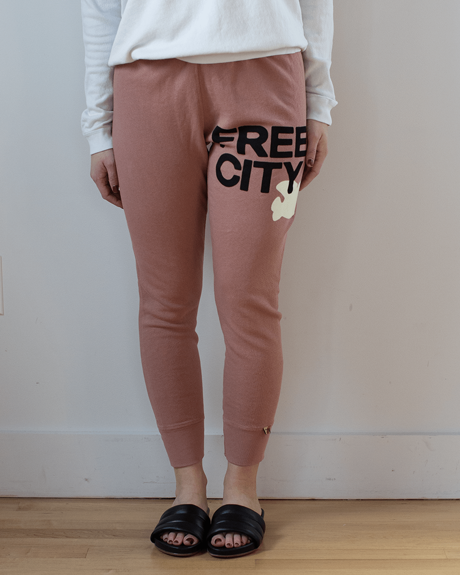 Large 3/4 Sweatpants in Hunkydory