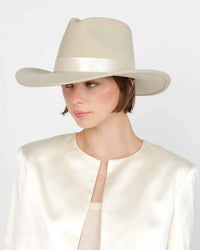 Freya Haven in Beige Wool