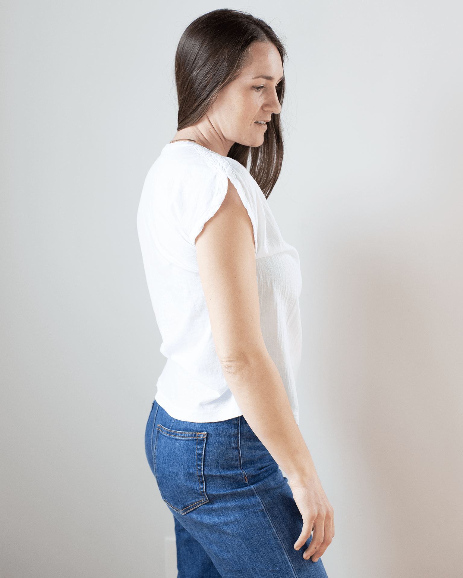 Hartford Tomari V Neck Sleeveless Top in White