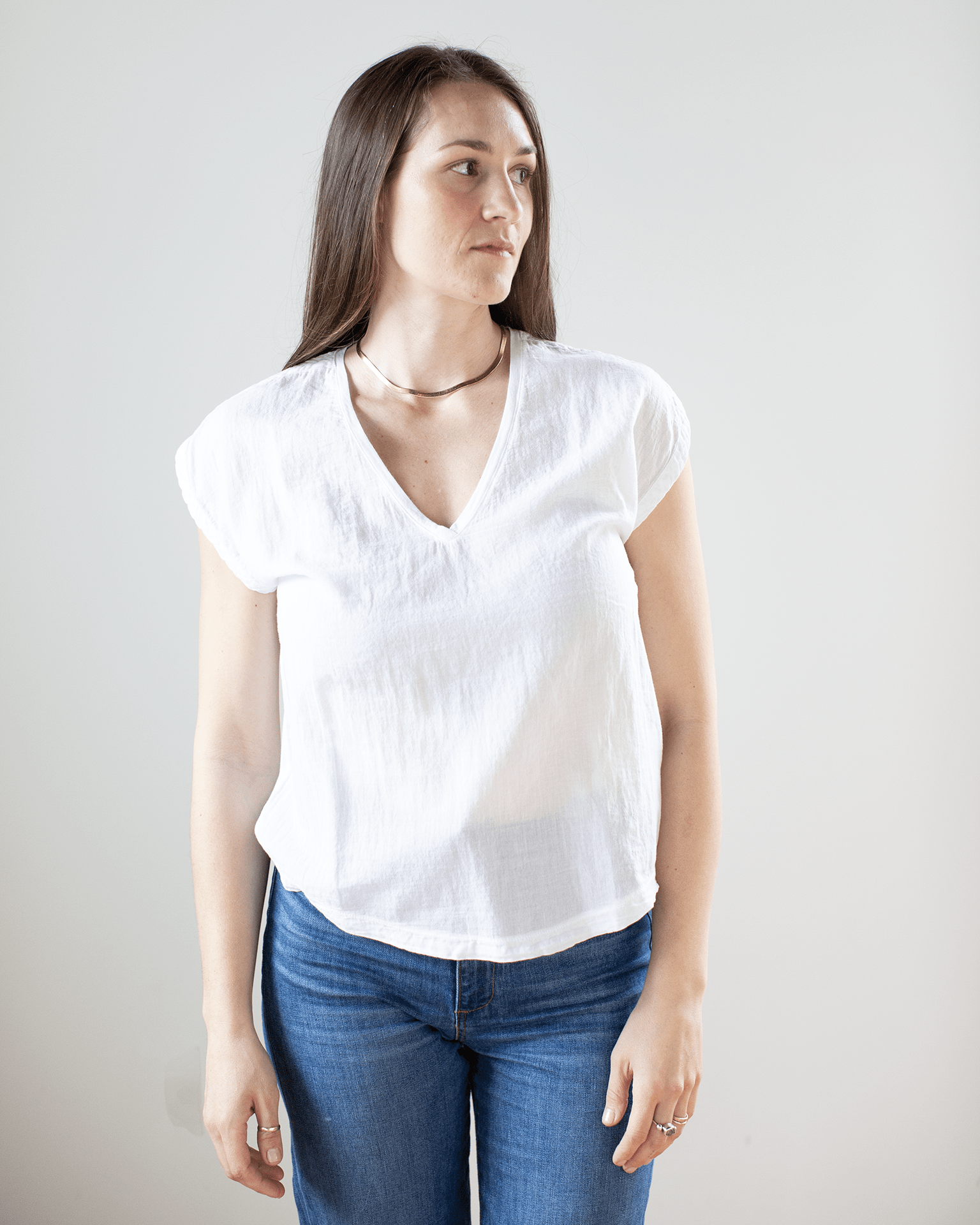Hartford Tomari V Neck Sleeveless Top in White