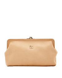 The Manuela Clutch in Naturale by IL BISONTE is handcrafted in Italy from beige leather, featuring brass hardware, a metal clasp closure, and a small embossed lion logo with the brand name near the top center.