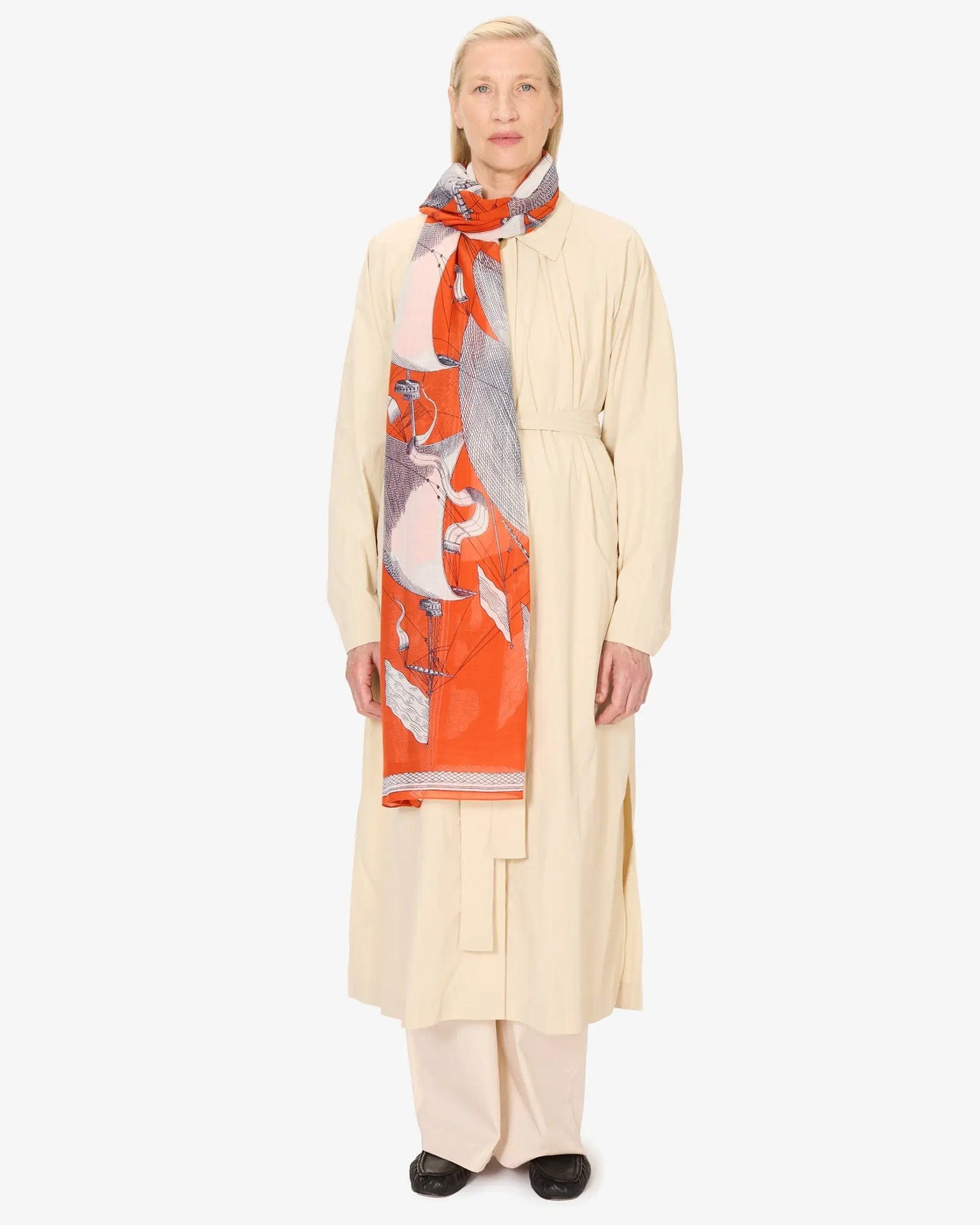 Inoui Editions Scarf / Etole 100 Des Rives et Des Reves in Orange