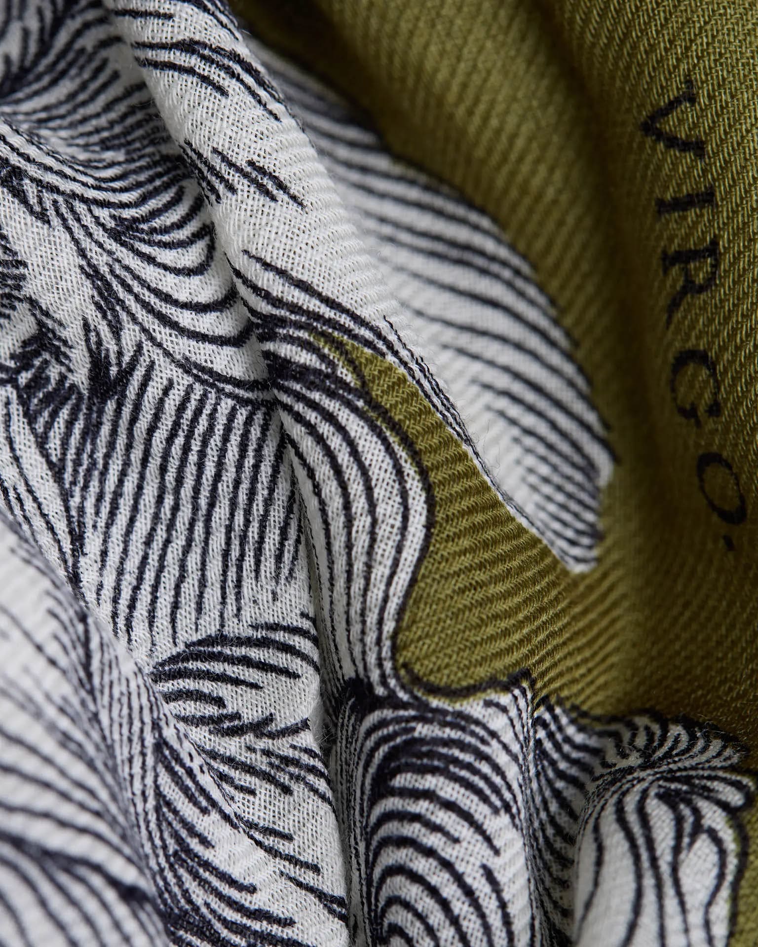 Inoui Editions Scarf / Etole 100 Wool Astrologie in Khaki