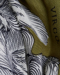Inoui Editions Scarf / Etole 100 Wool Astrologie in Khaki