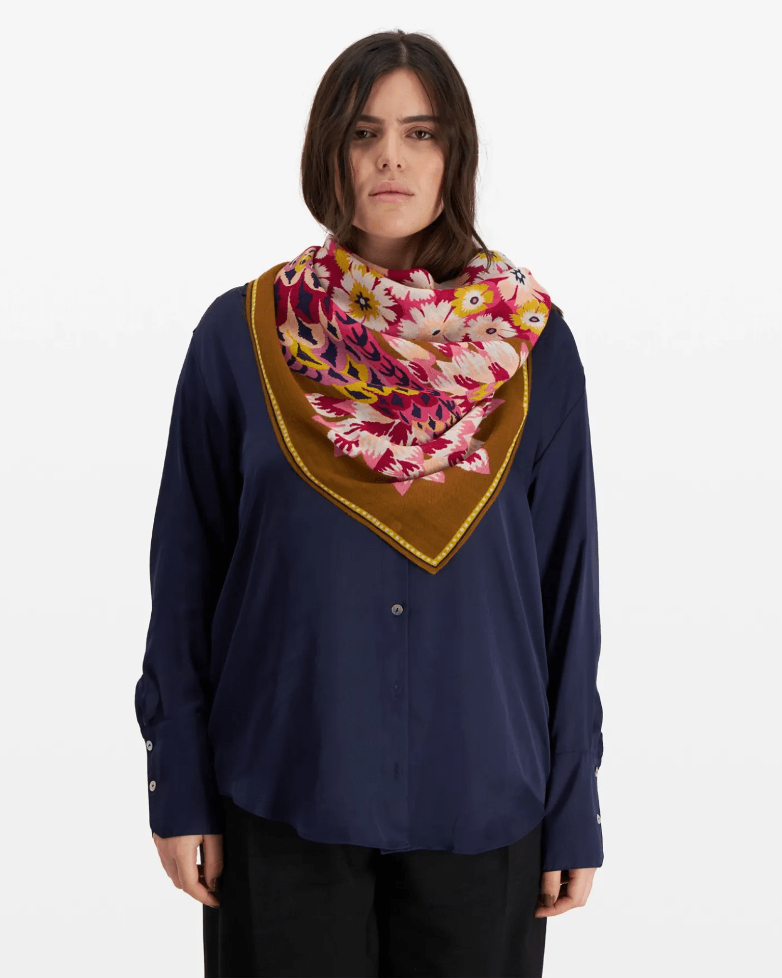 Inoui Editions Accessories Fuchsia Square / Carre 100 Hulule in Fuchsia