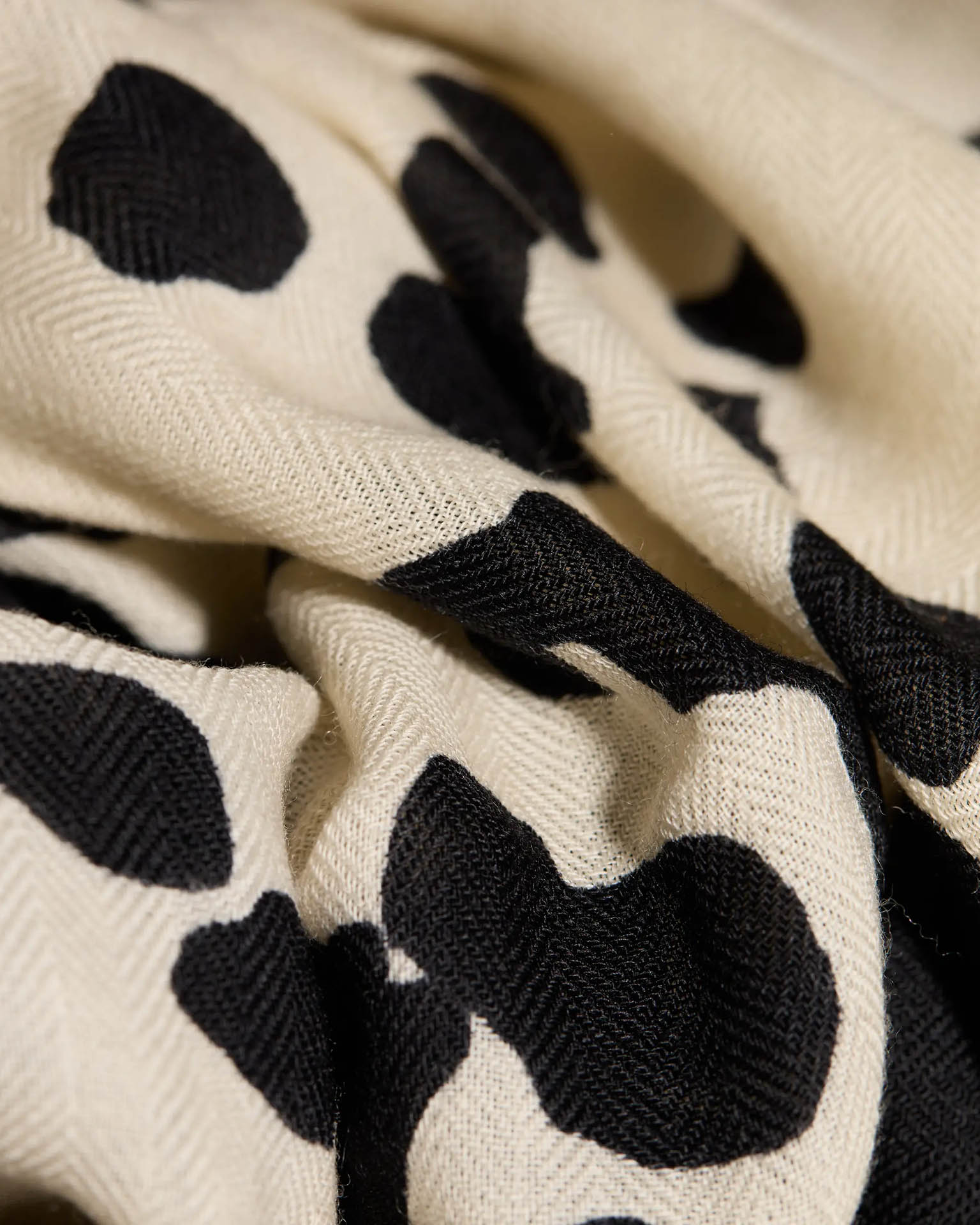 Inoui Editions Square / Carre 130 Feline in Black