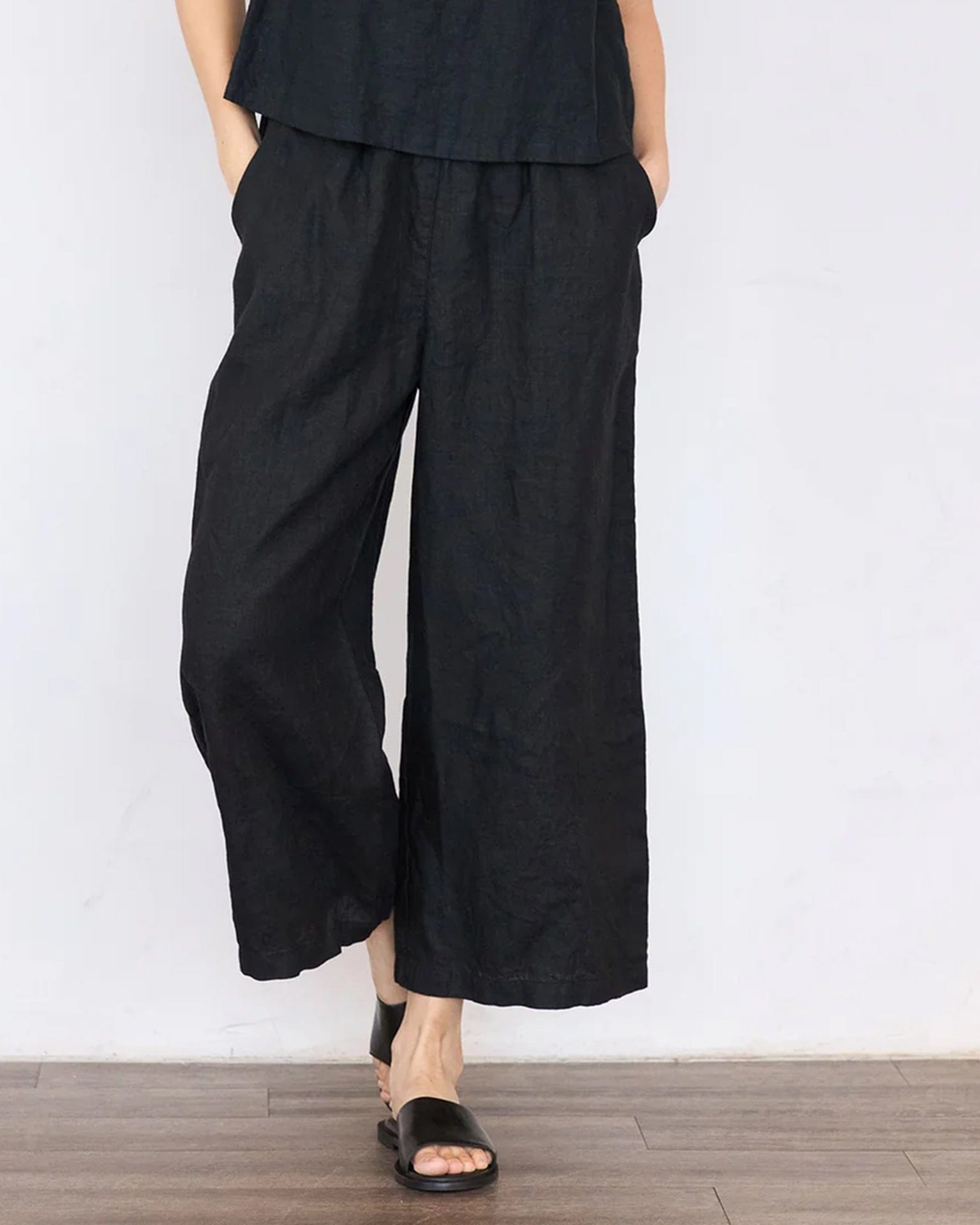 It is well LA Wide Linen Pants in Black
