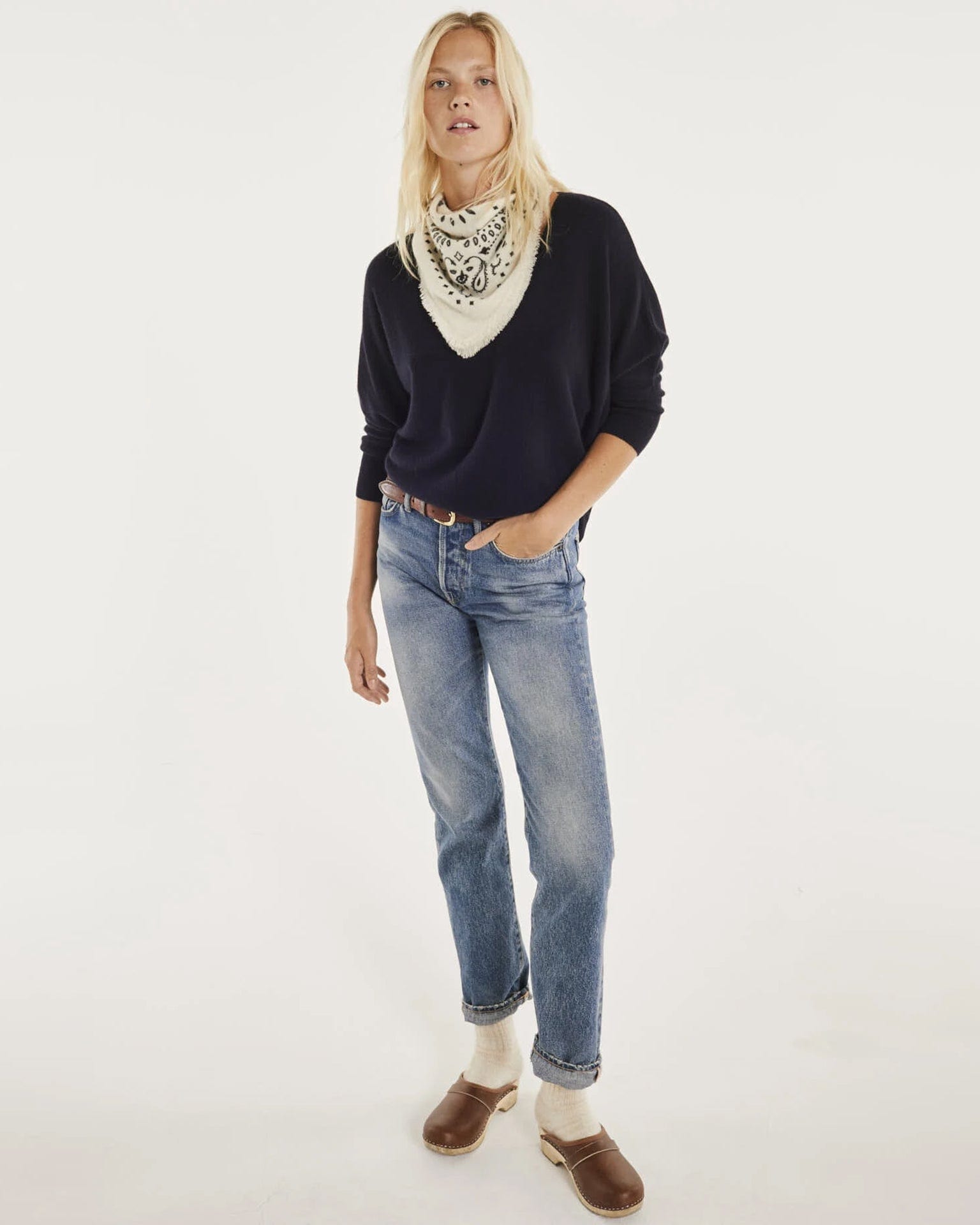 Kujten Minie V Neck in Marine Fonce