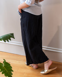 LLEA BLUE Becca Wide Leg Pant in Ink Linen 3 - Bliss Boutiques