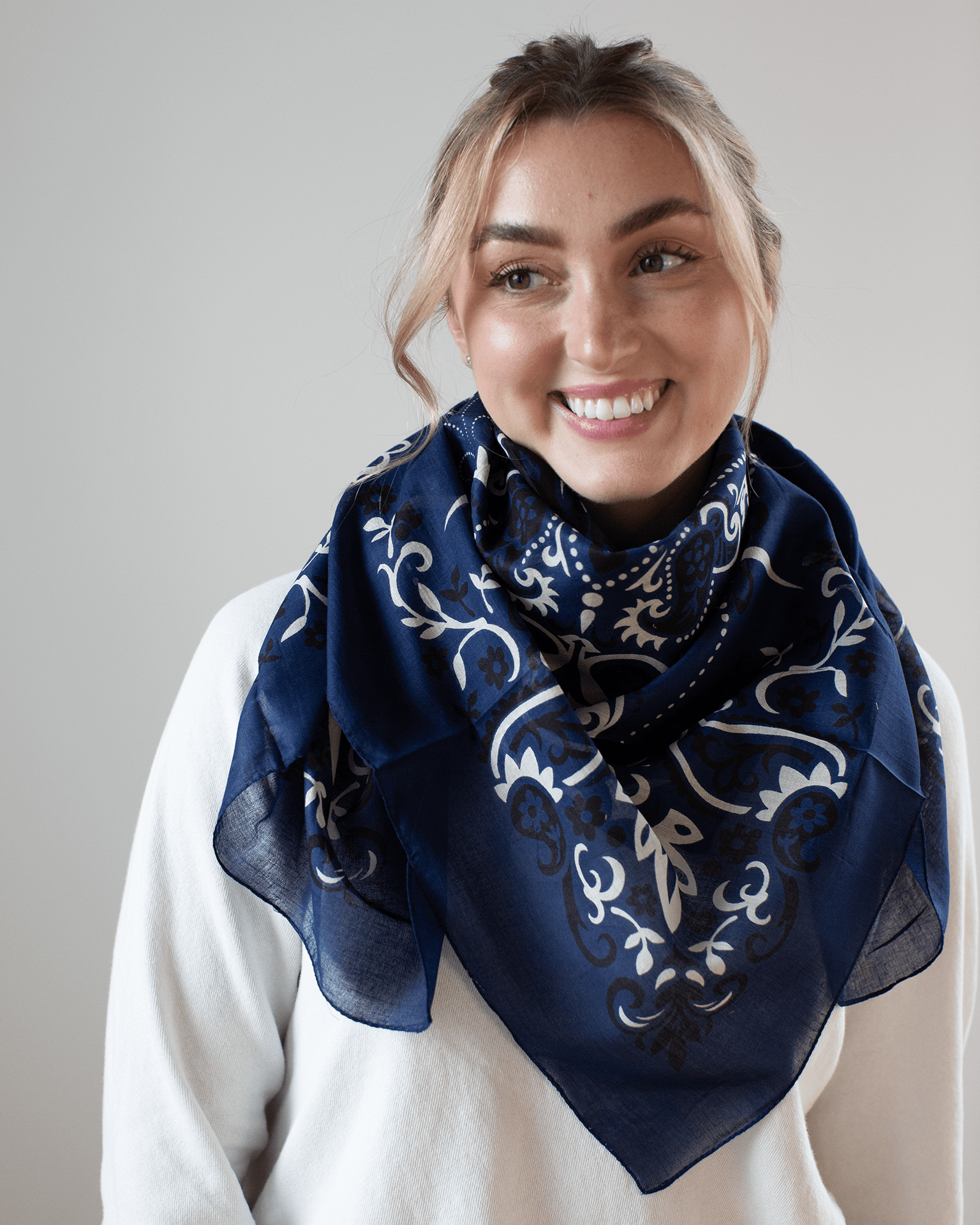 Maison Lecomte Flament Classic Cotton Bandana in Navy