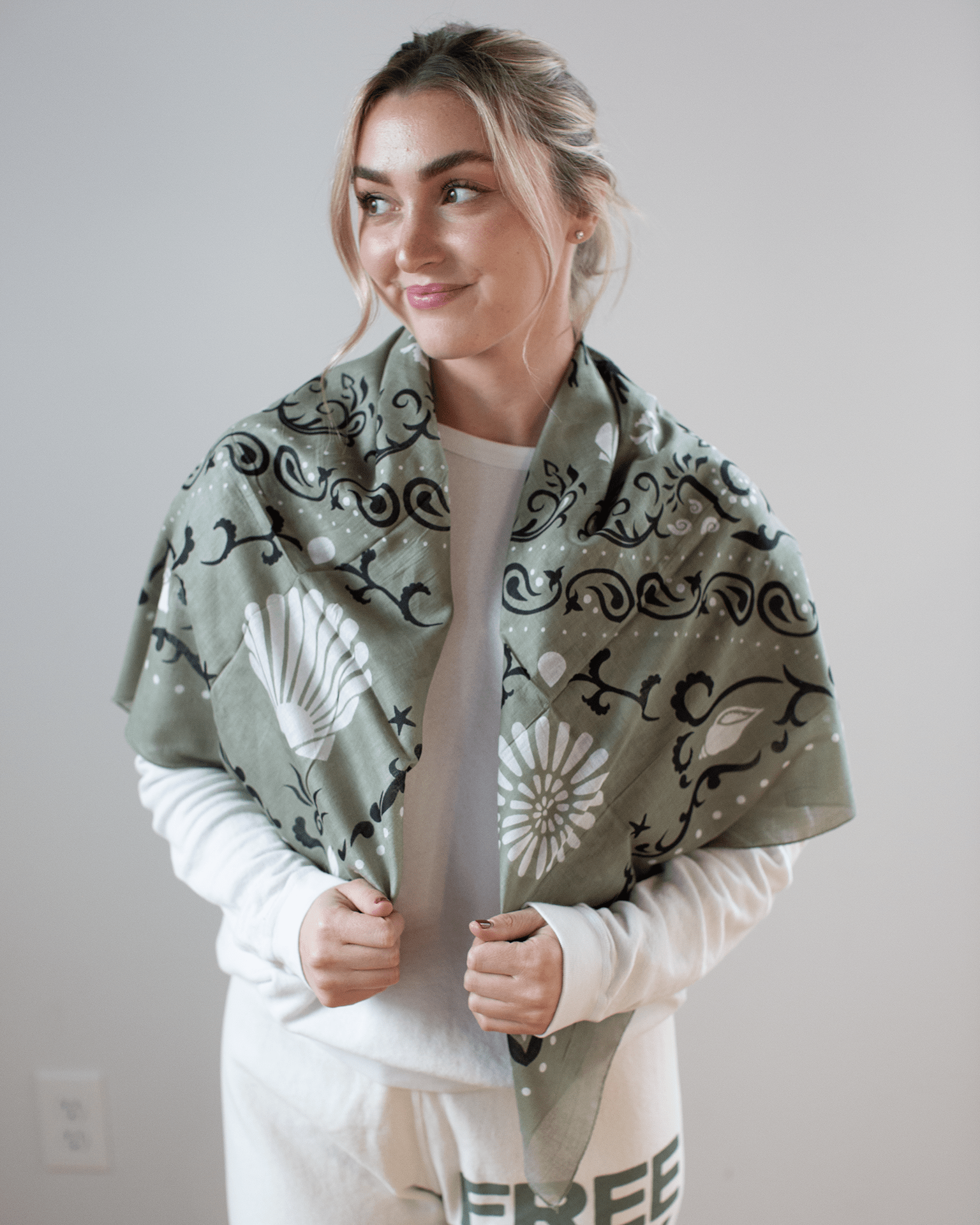 Maison Lecomte Flament Crustaces Cotton Bandana in Vert Doux