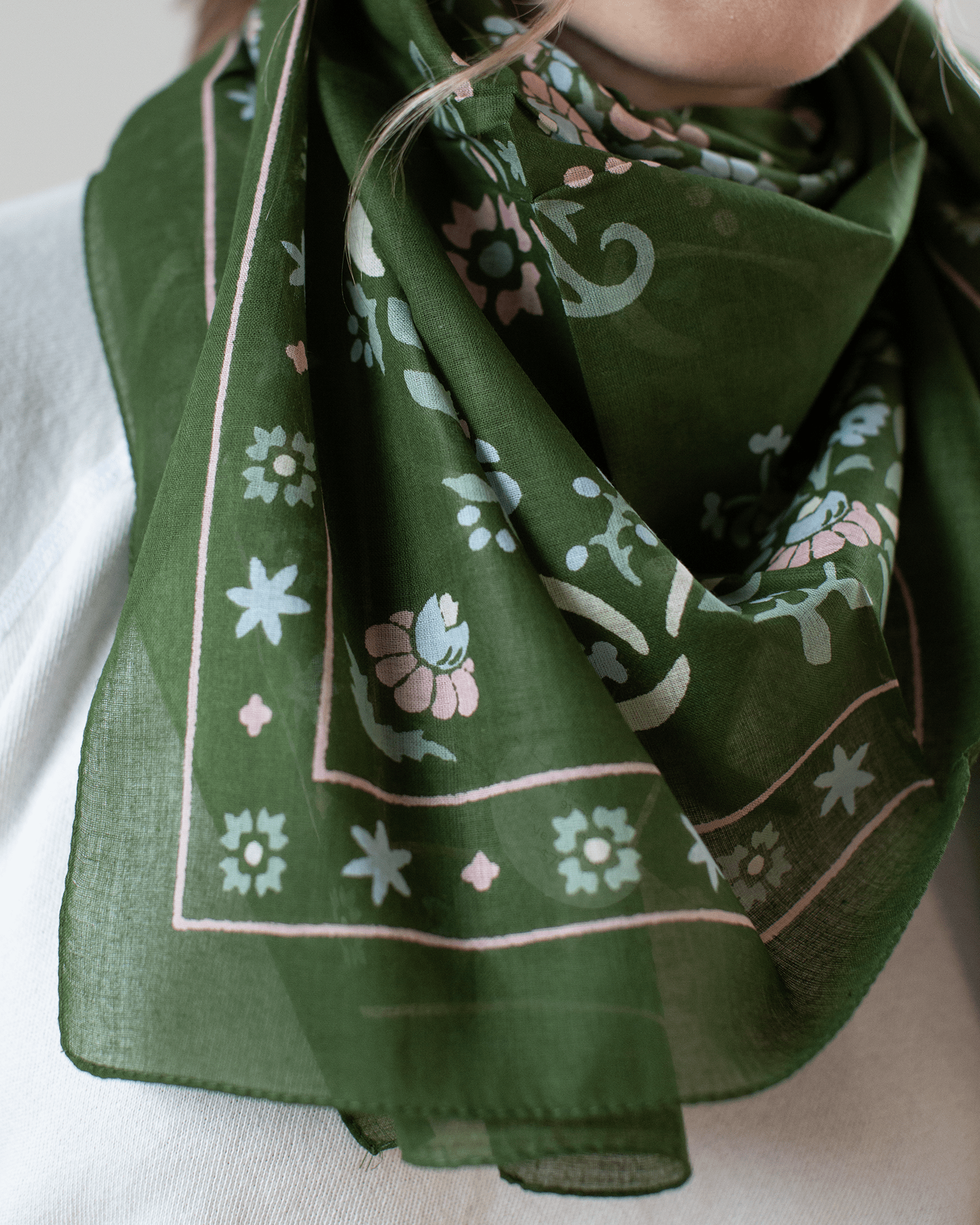 Maison Lecomte Flament Secret Garden Cotton Bandana in Vert Fonce