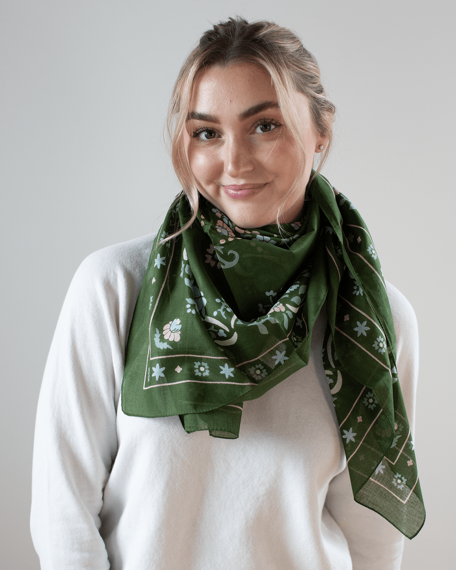 Maison Lecomte Flament Secret Garden Cotton Bandana in Vert Fonce