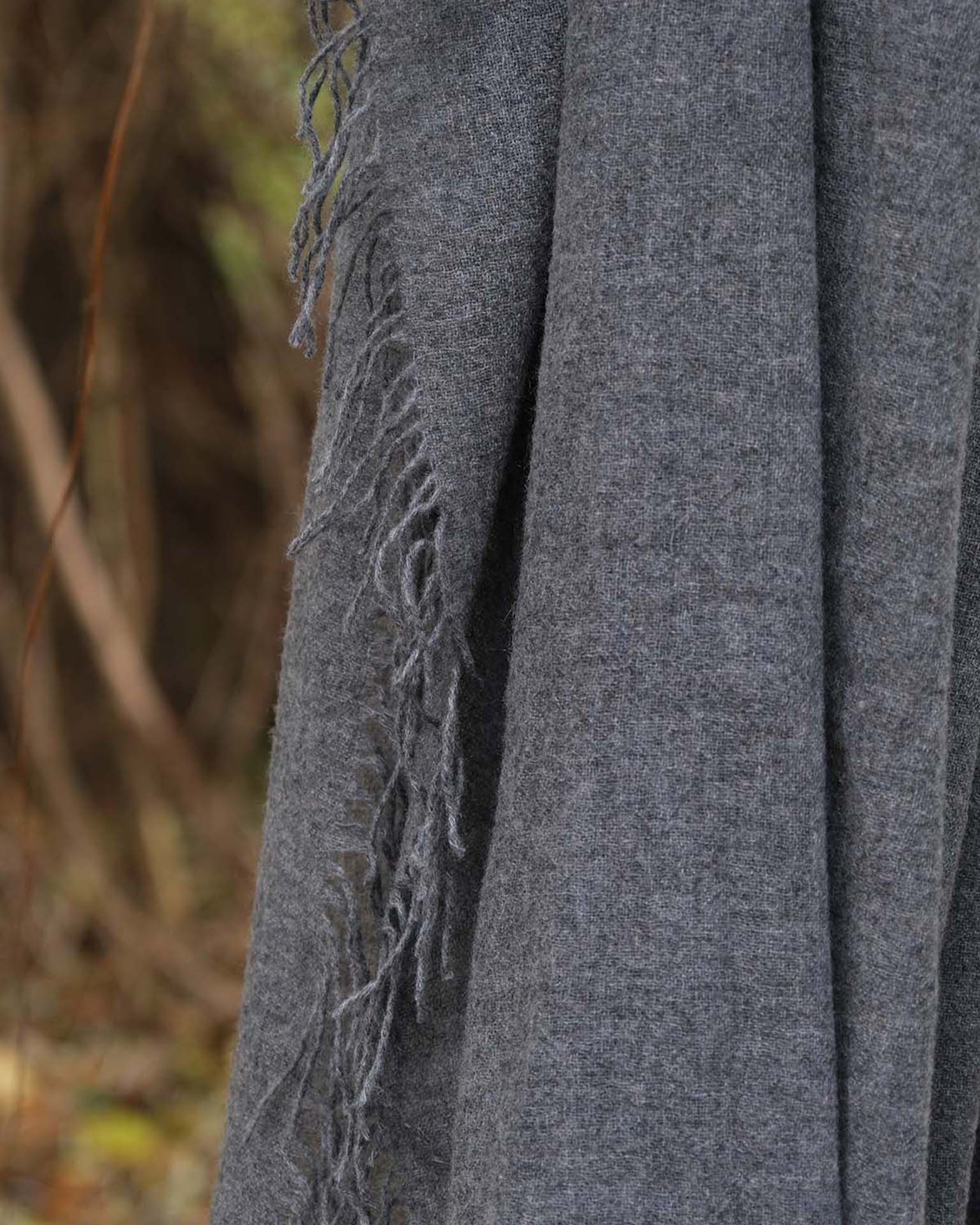 Oats & Rice Cashmere Wrap in Dark Grey