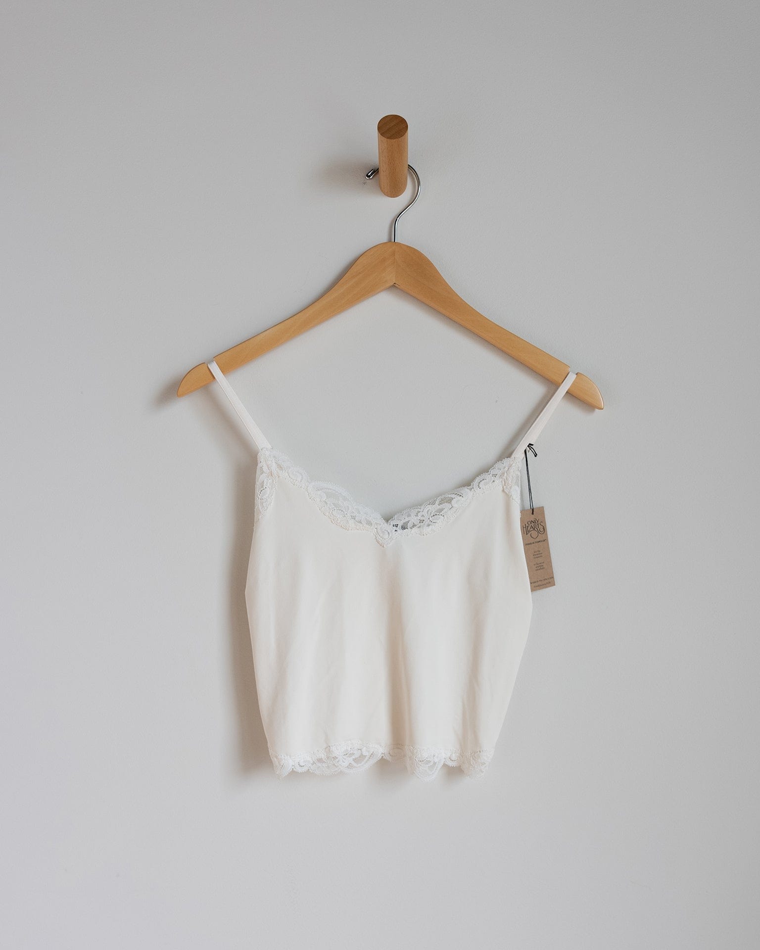 Del w/ Lace Cropped Cami in Cream