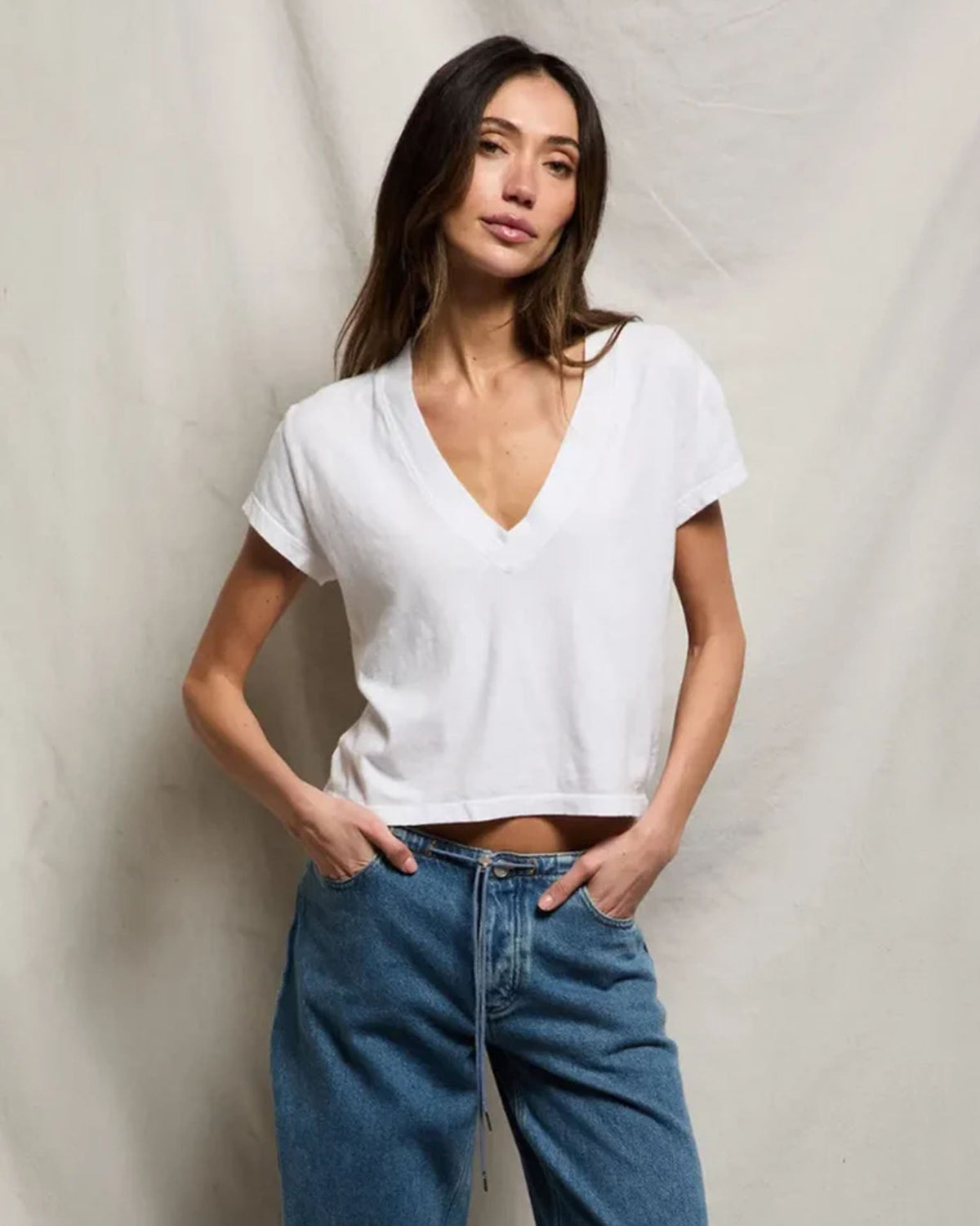 Alanis - Recycled Cotton V Neck in White