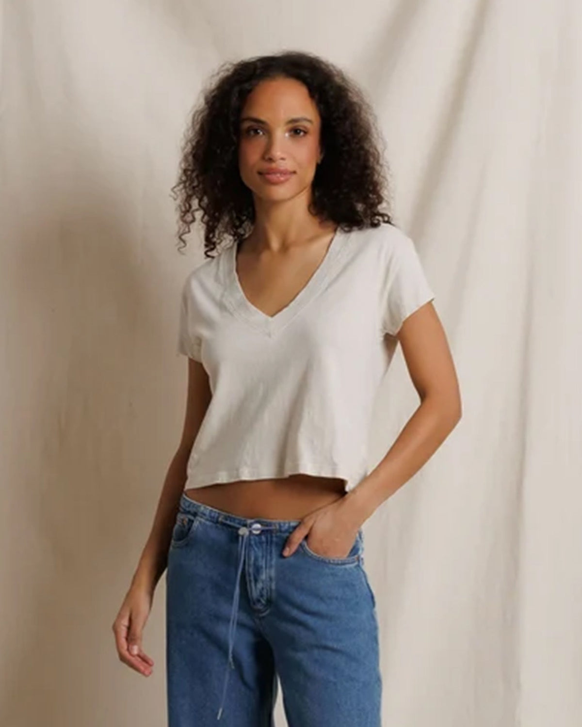 Alanis - Recycled Cotton V Neck in Whitecap Grey