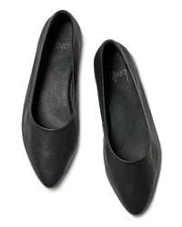 The beek.. Swoop in Black is a pair of black smooth leather pointed ballet flats with a memory foam footbed, shown from above on a white background.