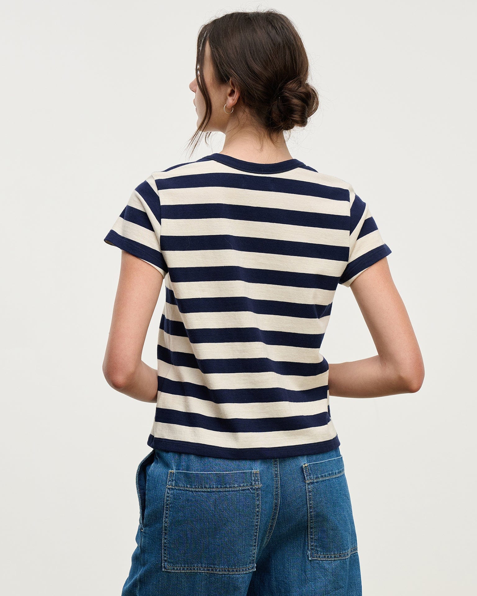 Velvet by Graham & Spencer Anais S/S Crew Neck Top in Navy