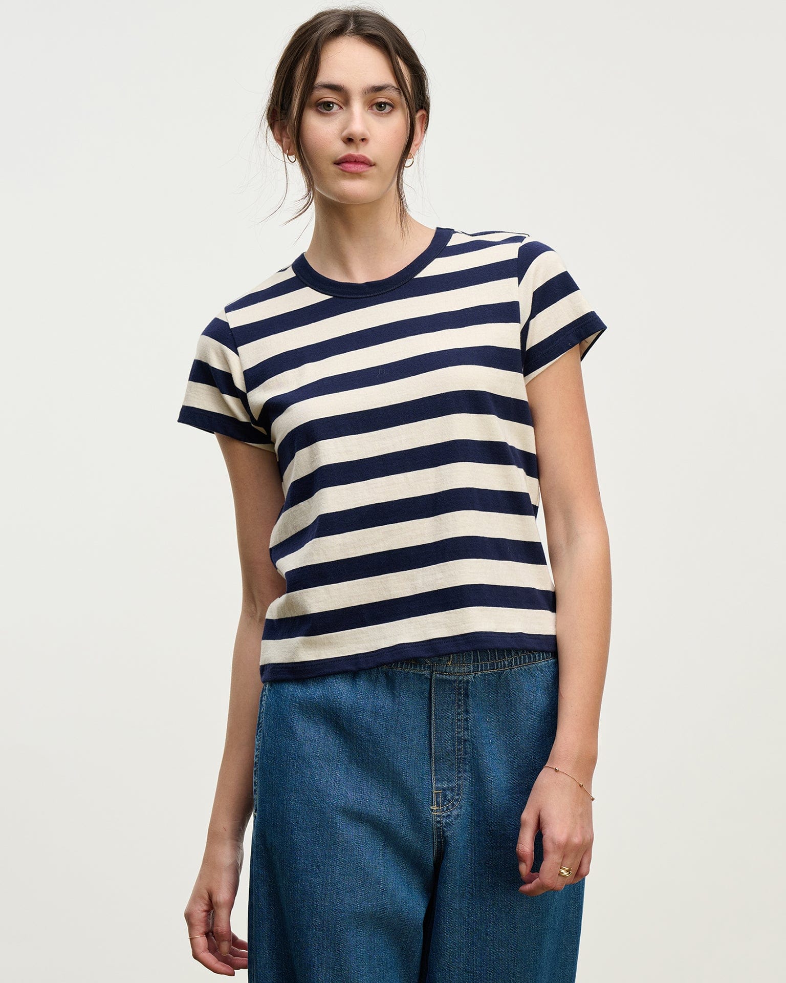 Velvet by Graham & Spencer Anais S/S Crew Neck Top in Navy