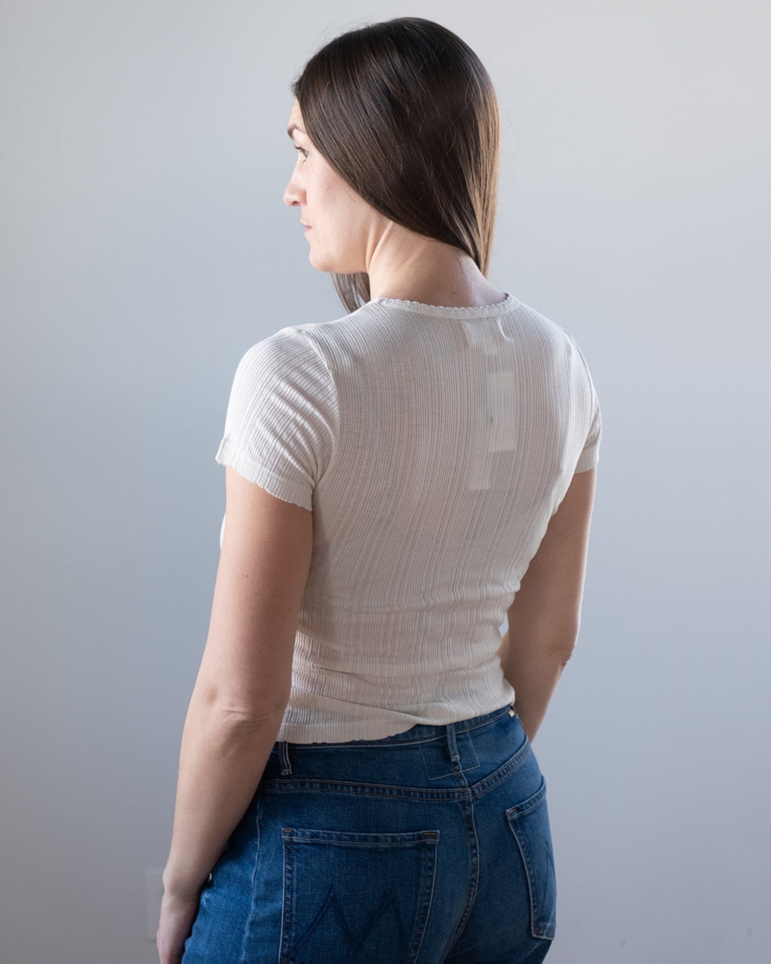 Velvet by Graham & Spencer Enati S/S Crew Neck Top in Pearl