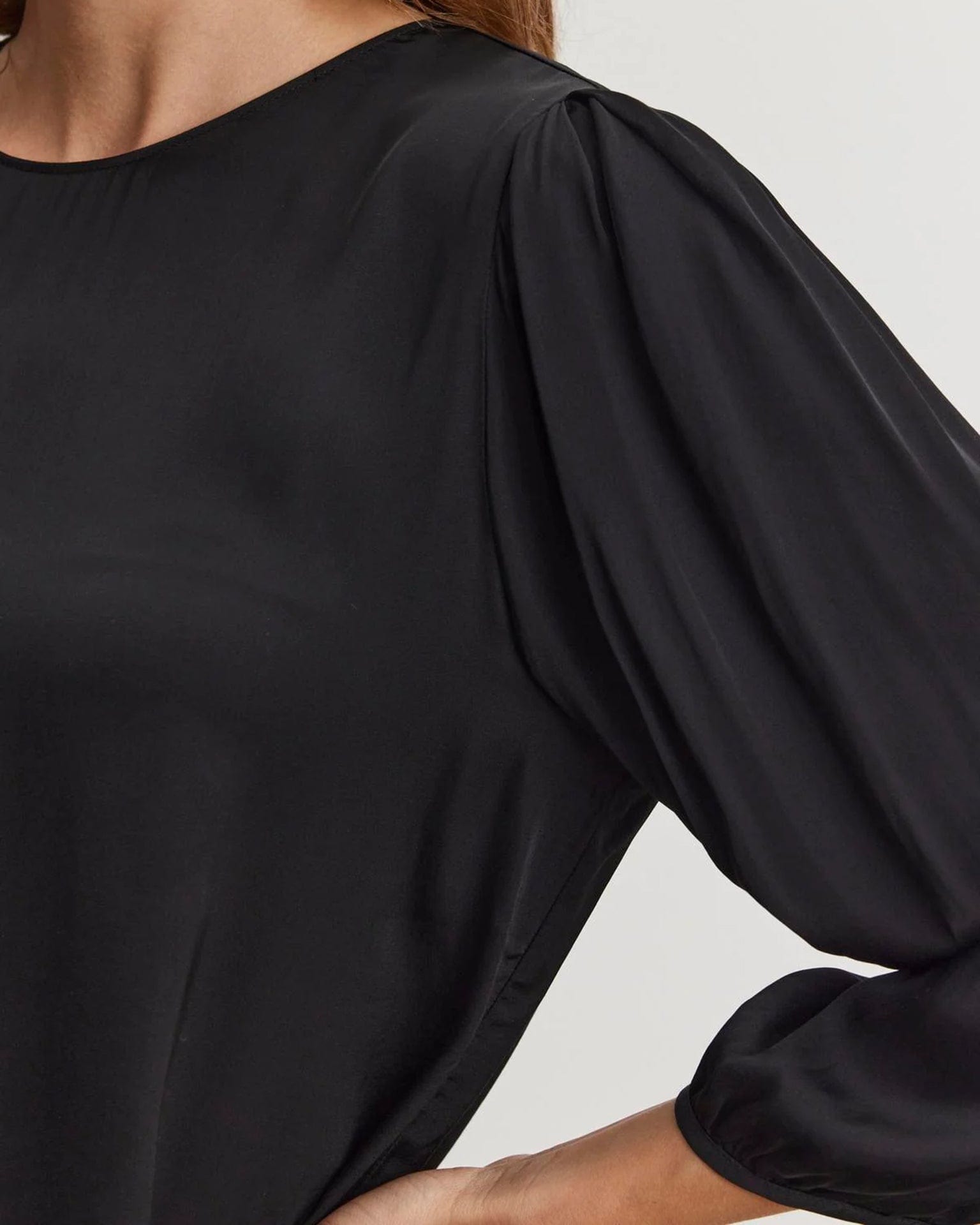 Velvet by Graham & Spencer Esme L/S Top in Black