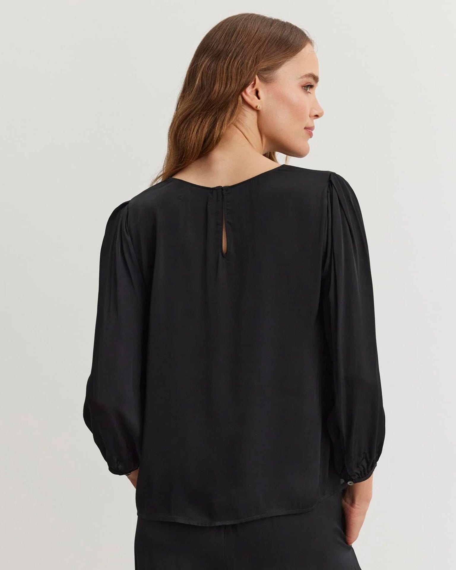 Velvet by Graham & Spencer Esme L/S Top in Black