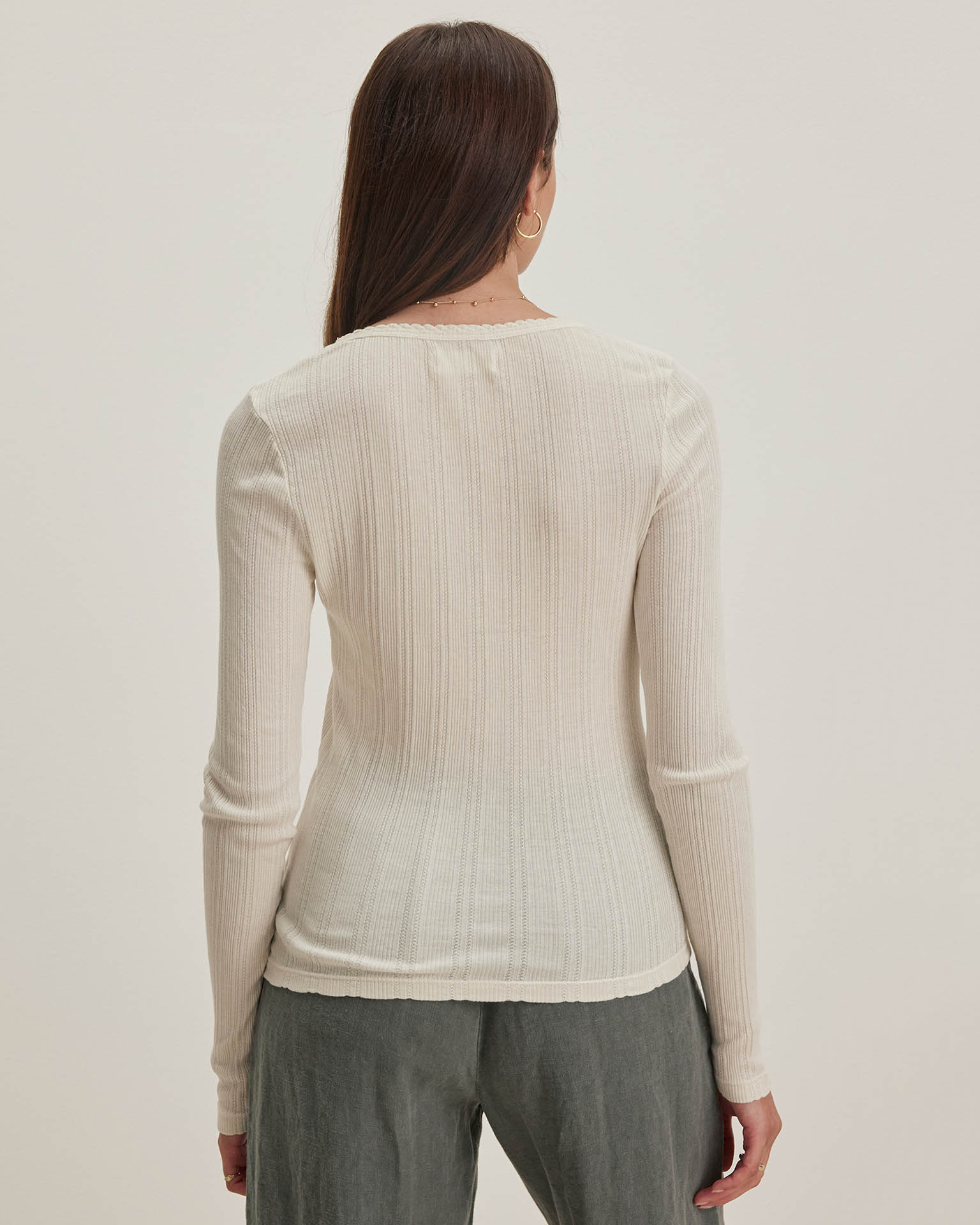 Velvet by Graham & Spencer Mauri L/S Crew Neck Top in Pearl
