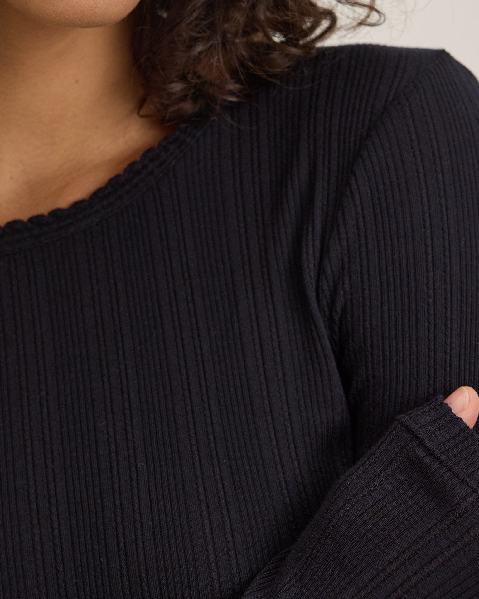 Velvet by Graham & Spencer Mauri L/S Crew Neck Top in Black