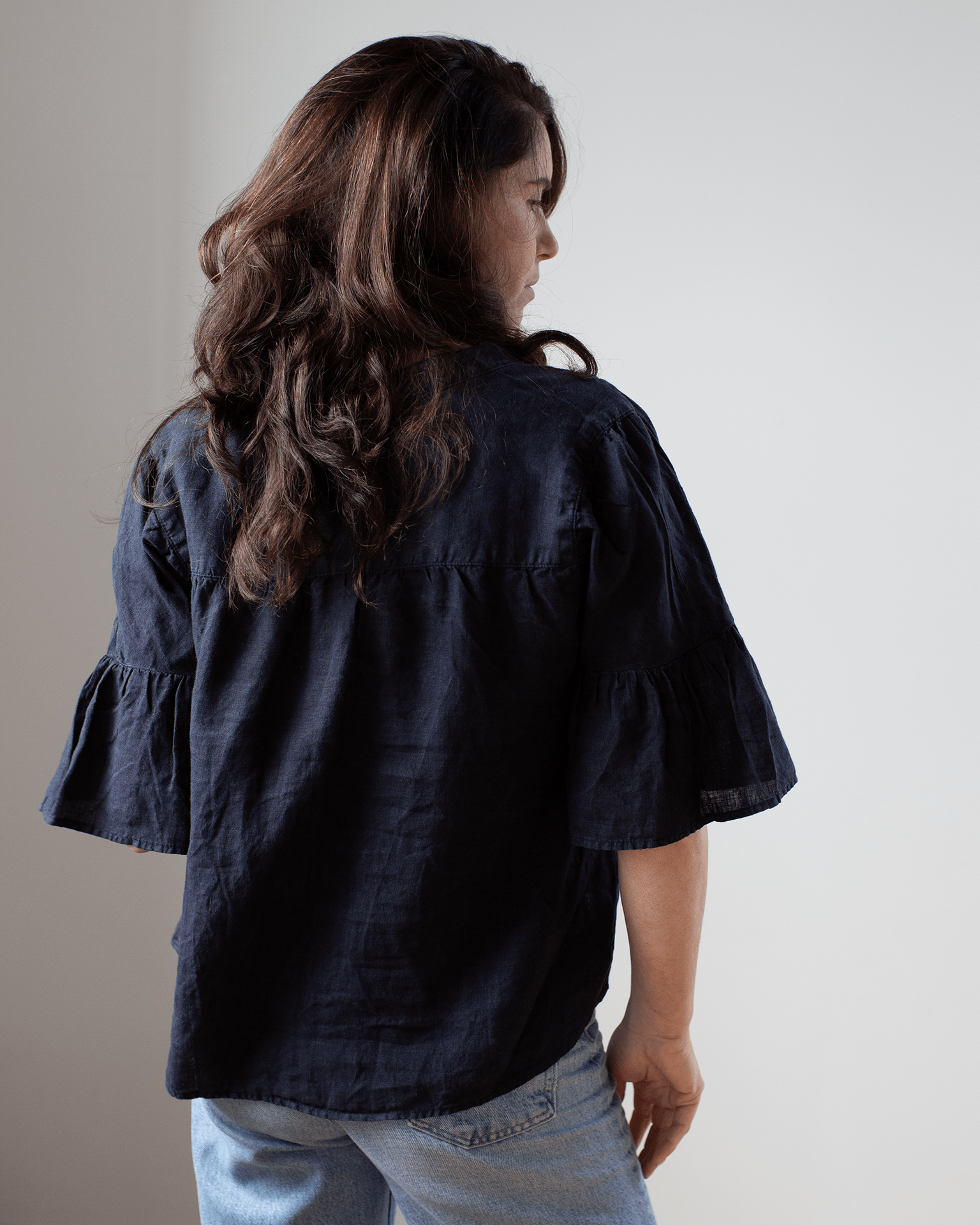 Velvet by Graham & Spencer Raye 3/4 Slv Shirred V Neck Top in Navy