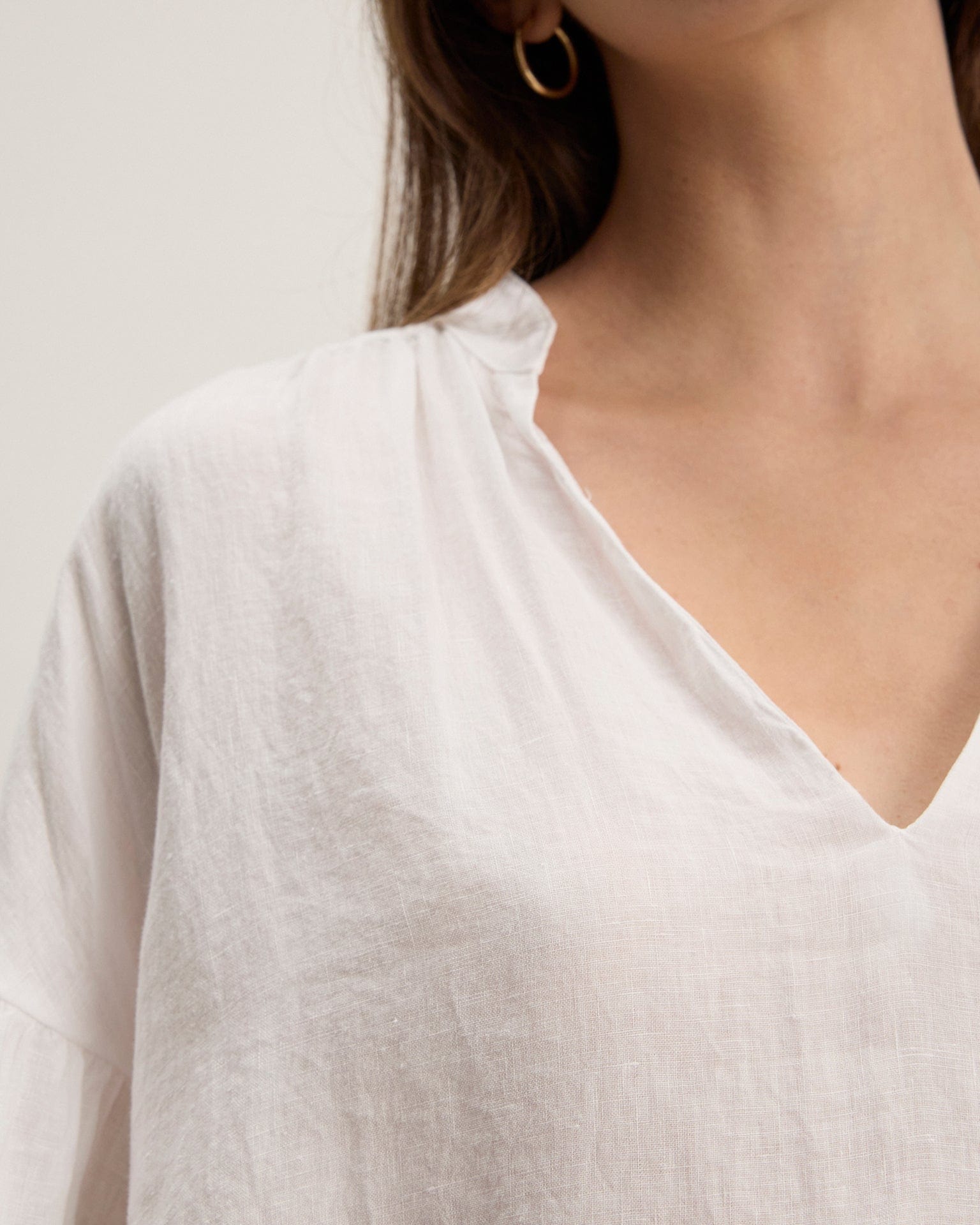 Velvet by Graham & Spencer Raye 3/4 Slv Shirred V Neck Top in White